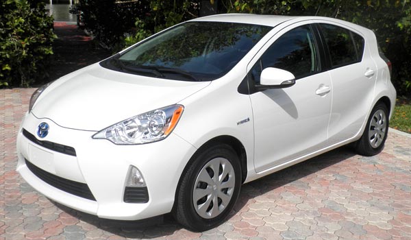 2012 toyota prius c white