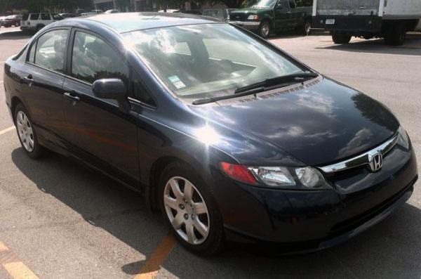 <strong>2008 HONDA CIVIC LX - Asking Price: $7,900</strong> - Wow! another great deal for sale by owner! this 4-dr, blue color, with automatic transmission, has only <span class='u'>51k miles</span>, in other words, it is still like new and could be yours for less than $8000. If you are interested in this Civic LX 2008, it is for sale in <span class='u'>Nashville, Tennessee</span>, and you can contact its owner at 615-500-3601.