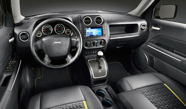 /cheapcarsimg/2012-jeep-patriot-interior.jpg