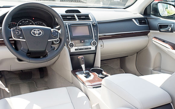 <strong>Interior.</strong> Although the 2012 Toyota Camry presents similar dimensions to the previous model, this one offers a cozier interior, with bigger space and better equipped.