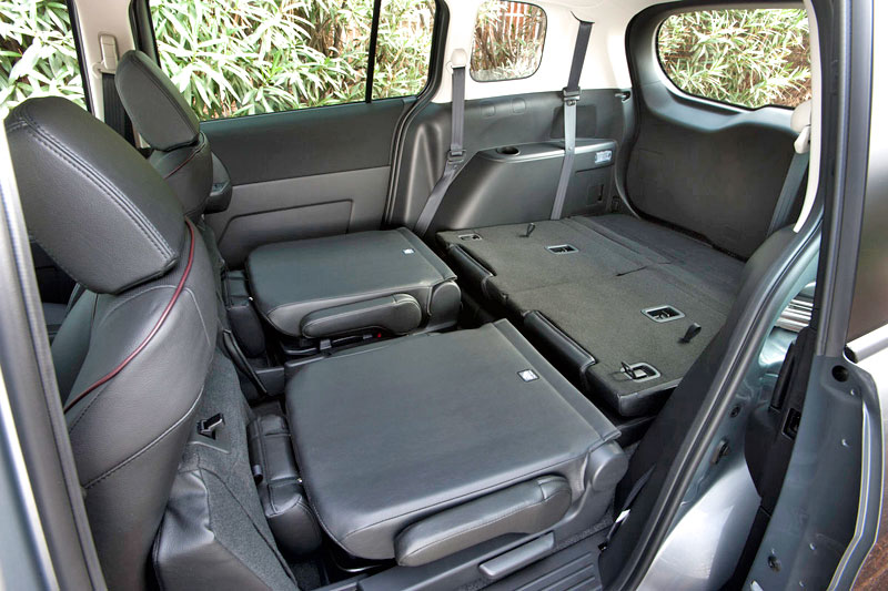 /cheapcarsimg/2013-mazda-mazda5-interior-rear-seats.jpg