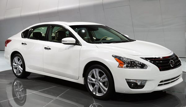 /cheapcarsimg/New-2013-Nissan-Altima-white.jpg
