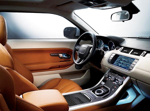 <strong>Ranger Rover Evoque 2012 - Interior.</strong> The cabin is spacious enough for up to five passengers, although, being honest, it is more comfortable for four, and its interior design features a panoramic sunroof that goes over the two rows of seats to increase the sense of space. At night, the cabin is illuminated with LED lights in another touch of modernity and style.