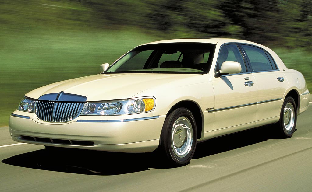 The <strong>Town Car is the highest-rated American car in the middle segment of luxury</strong>. According to customer satisfaction research made by JD Power and Associates, 60 percent of all Town Car customers are repeat buyers. Approximately 75 percent of limousines fleet and chauffeured vehicles are made of this huge American luxury sedan.