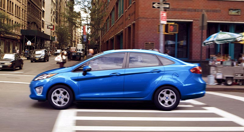 /cheapcarsimg/new-Ford-Fiesta-SE-sedan-street-blue.jpg