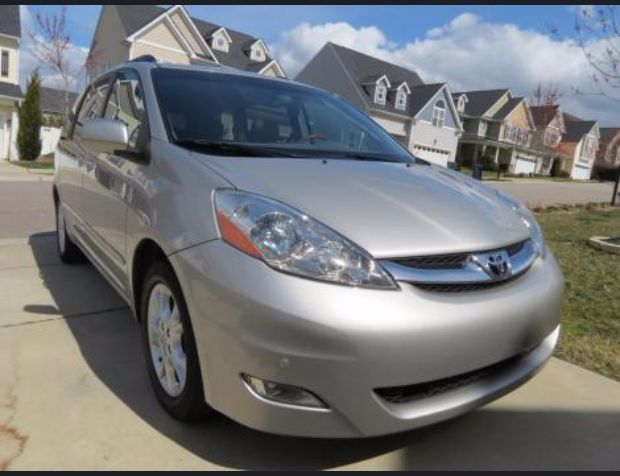 2006 Toyota Sienna used passenger minivan Champagne
