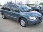 2005 Chrysler Town Country - McHenry, IL