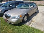 2000 Lincoln TownCar under $3000 in Wisconsin