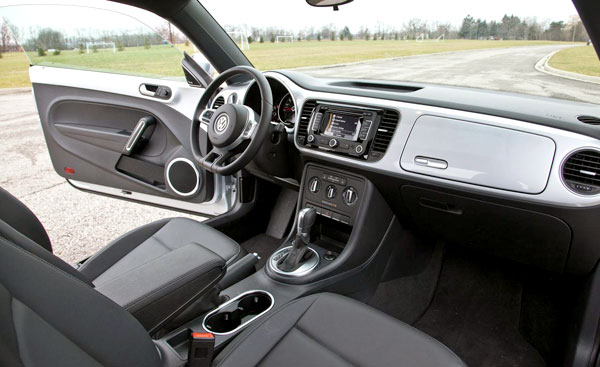 /pics/2013-volkswagen-beetle-tdi-interior.jpg