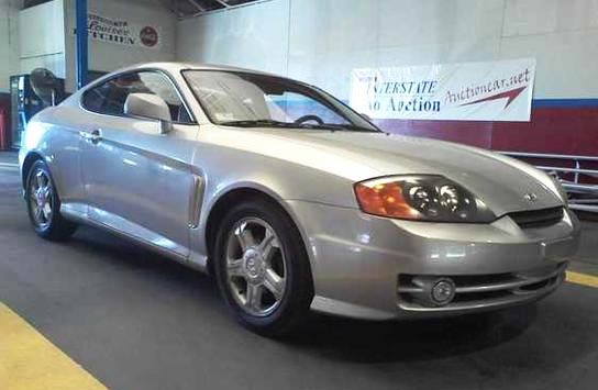 2003 Hyundai Tiburon silver in NH