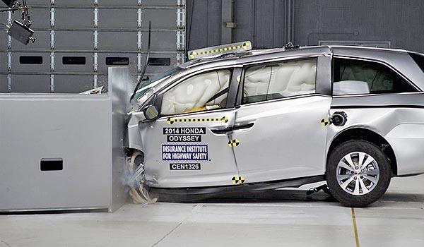 2014 honda odyssey front crash test