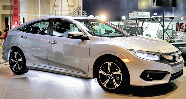 2016 Honda Civic at auto show