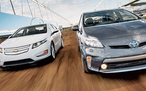 volt vs prius