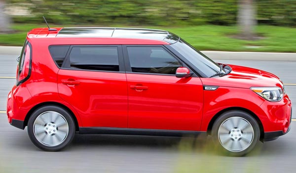 kia soul red 2014 in motion