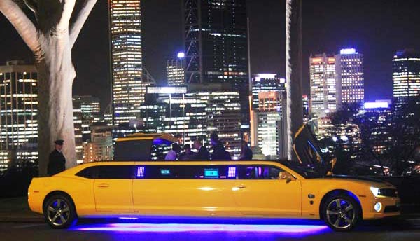 /carforum/images/chevrolet-camaro-bumblebee-limo-15.jpg