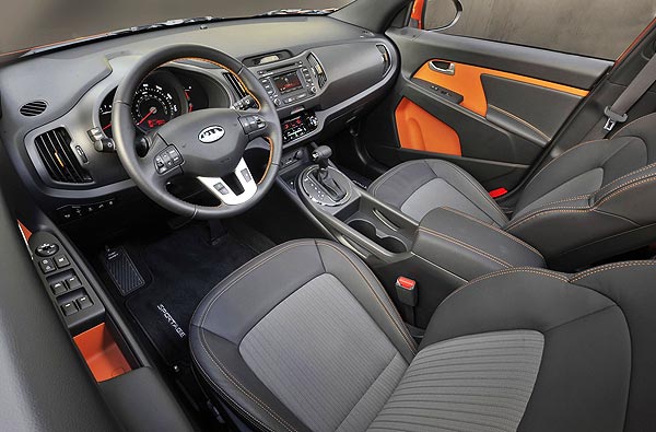 /carforum/images/new-2013-kia-sportage-suv-interior.jpg