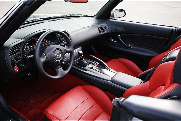 /cheapcarsimg/2008-Honda-S2000-Interior.jpg