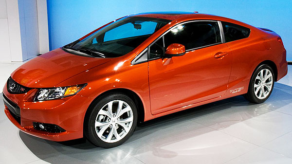 <strong>Honda Civic Si CoupÃ© 2012</strong>. El Civic Si is the car with the sportier character that Honda currently has. It has a fuel efficiency of 22 MPG in the city and 31 MPG on the highway. The suggested price for Honda for a new 2012 model is $22,355. Let's see where you can buy the cheapest ones in the USA.