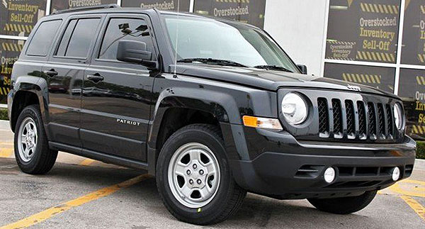 /cheapcarsimg/2012-jeep-patriot-at-dealer.jpg