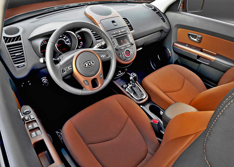 /cheapcarsimg/2013-kia-soul-interior.jpg