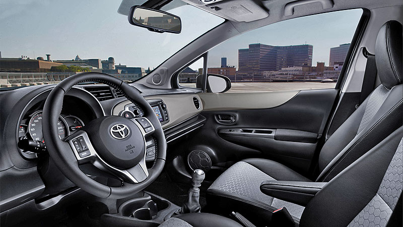 /cheapcarsimg/ToyotaYaris2013-cabin-front-steering-wheel.jpg