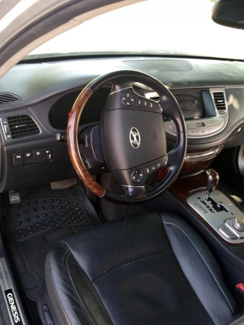 Hyundai Genesis 4.6 '09 Under $5K in Hemet, CA 92544 By Owner SILVER
