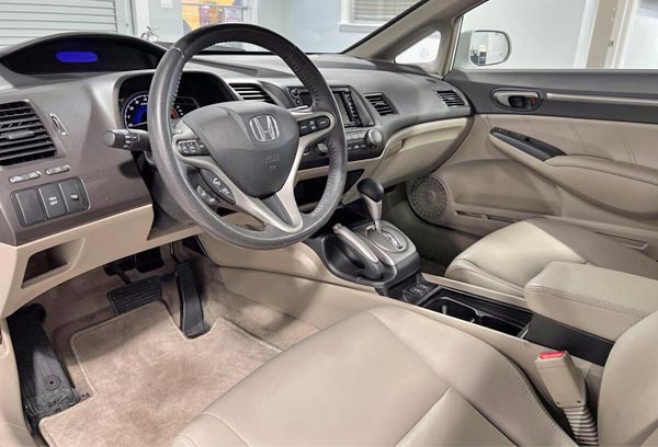 /pics/2011_honda_civic_interior-dashboard.jpg