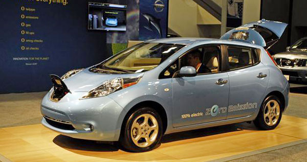 /pics/2012-Nissan-LEAF-efficient-car.jpg