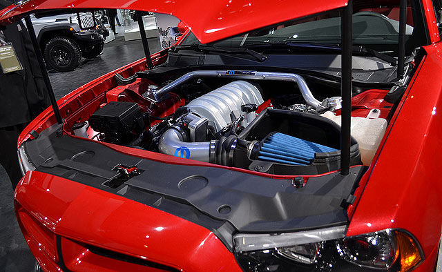 /pics/Dodge-Charger-Redline-2012-engine.jpg