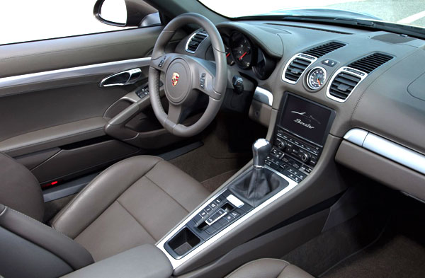/pics/Porsche-Boxster-2013-interior-cab.jpg