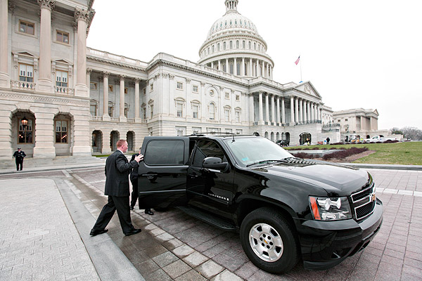 /pics/chevrolet-suburban-black-cia-agent-government.jpg