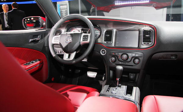 /pics/dodge-charger-redline-2012-interior.JPG