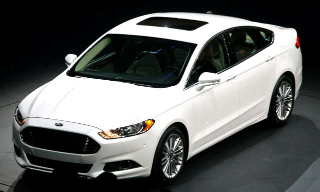 /pics/ford-fusion-2013-detroit-3.jpg