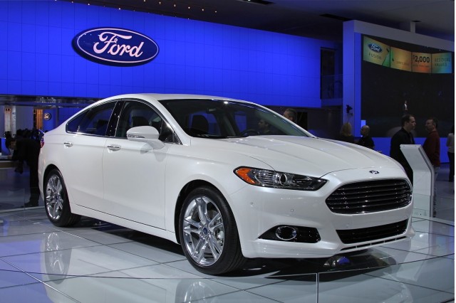 /pics/ford-fusion-2013-detroit.jpg