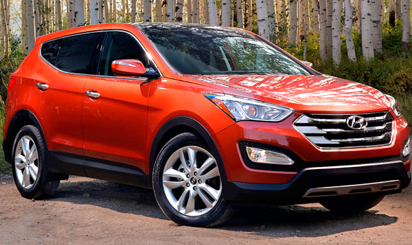 If there is an SUV that offers a good amount of luxury, dozens of features, performance staggering amounts without leading you to bankruptcy, it is the Hyundai Santa Fe 2013. At the top of the SUVs, the Santa Fe is the one that gives you more for your money.