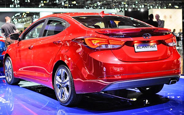 rear view red elantra