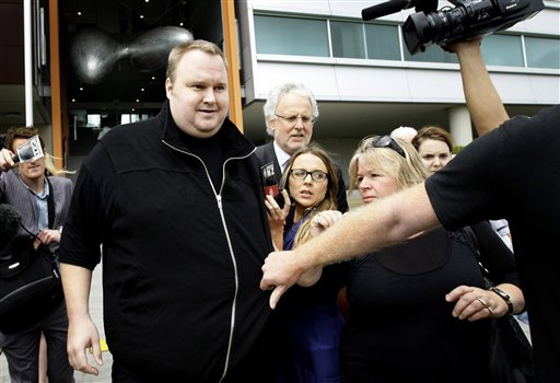 /pics/kim-dotcom-megaupload-released-on-bail-1.jpg