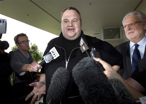 /pics/kim-dotcom-megaupload-released-on-bail-2.jpg