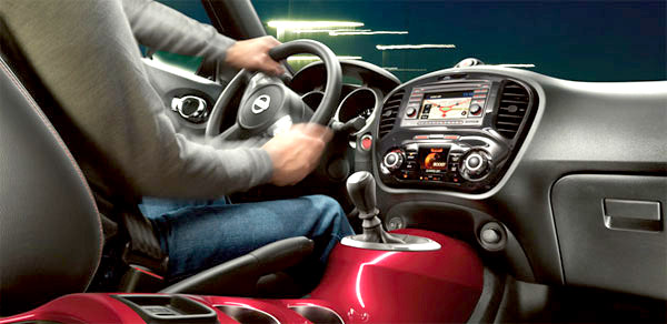 /pics/nissan-juke-2012-interior-color.jpg