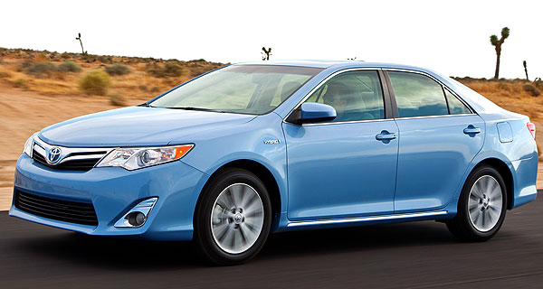 Toyota Camry Hybrid XLE midsize car